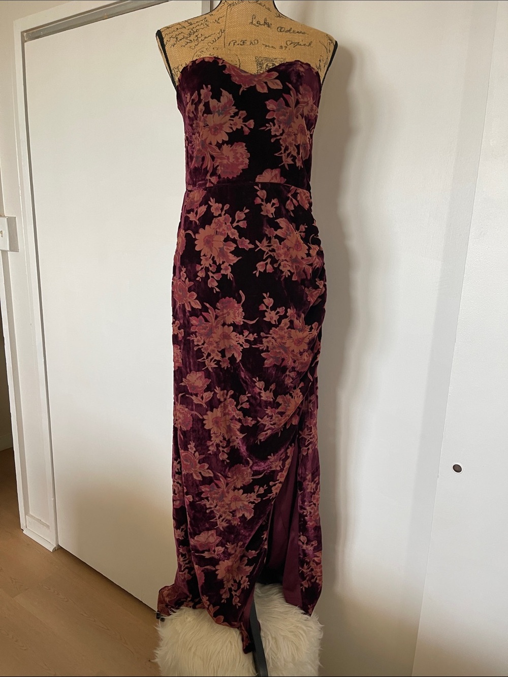 Lulu's Strapless Burgundy Velvet Floral Evening Gown